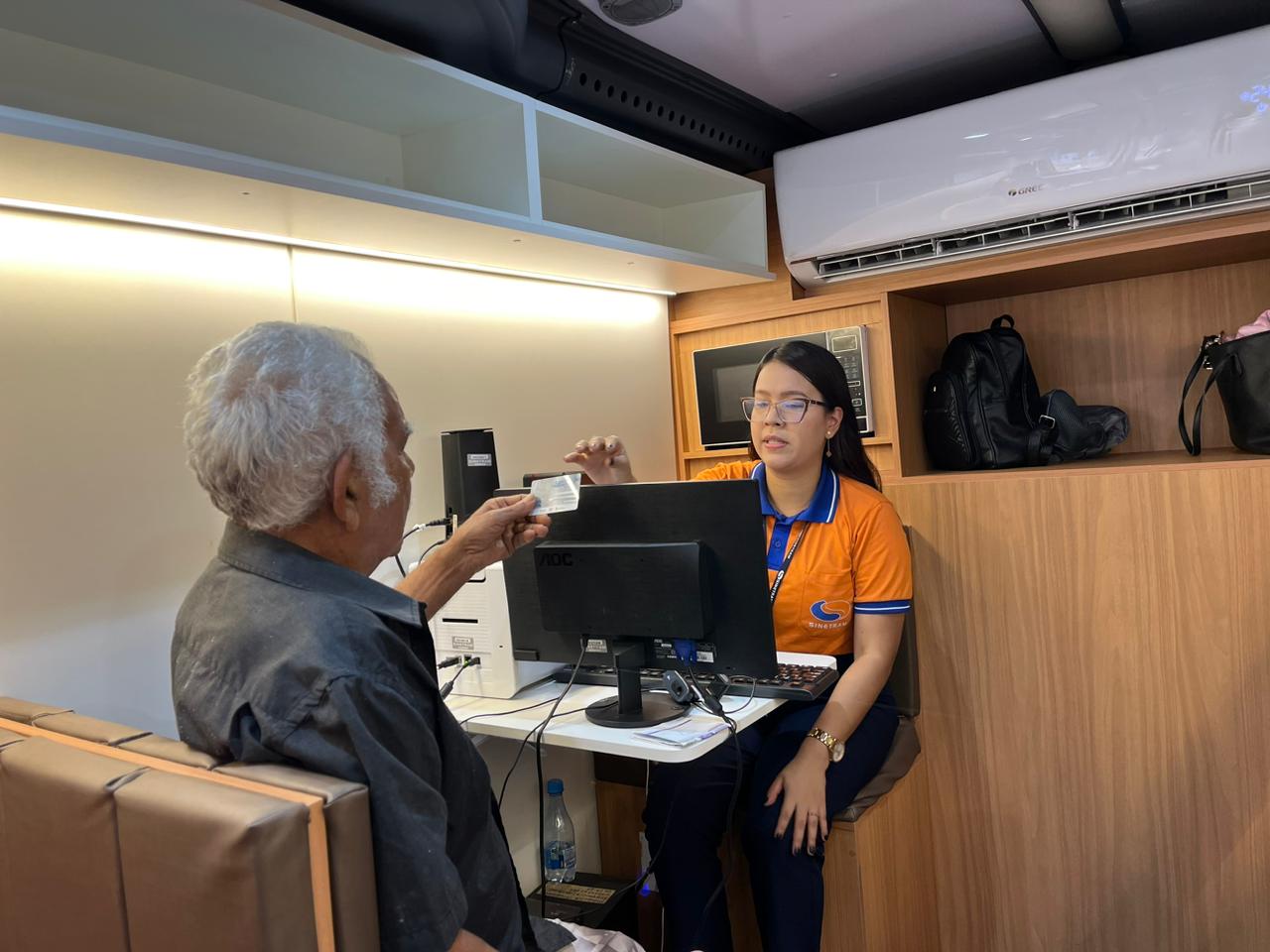 Prefeitura de Manaus leva emissão gratuita do ‘PassaFácil’ às comunidades e alcança 11 mil passageiros