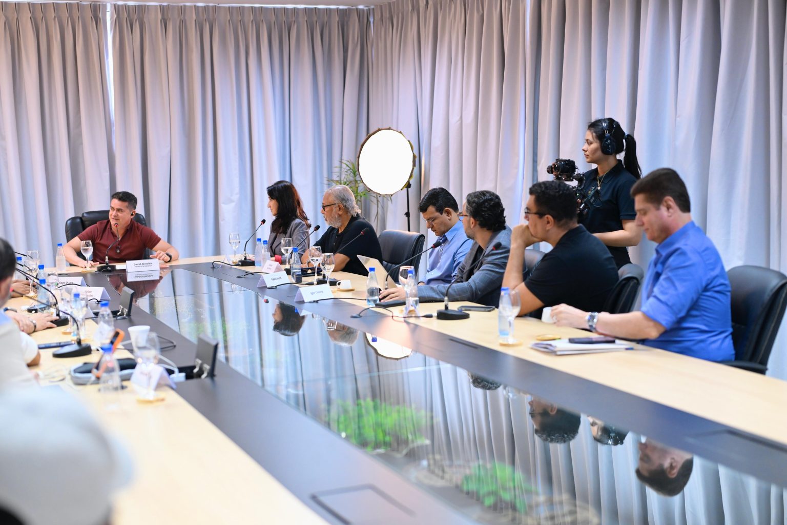 Prefeito David Almeida debate ações e investimentos para Manaus