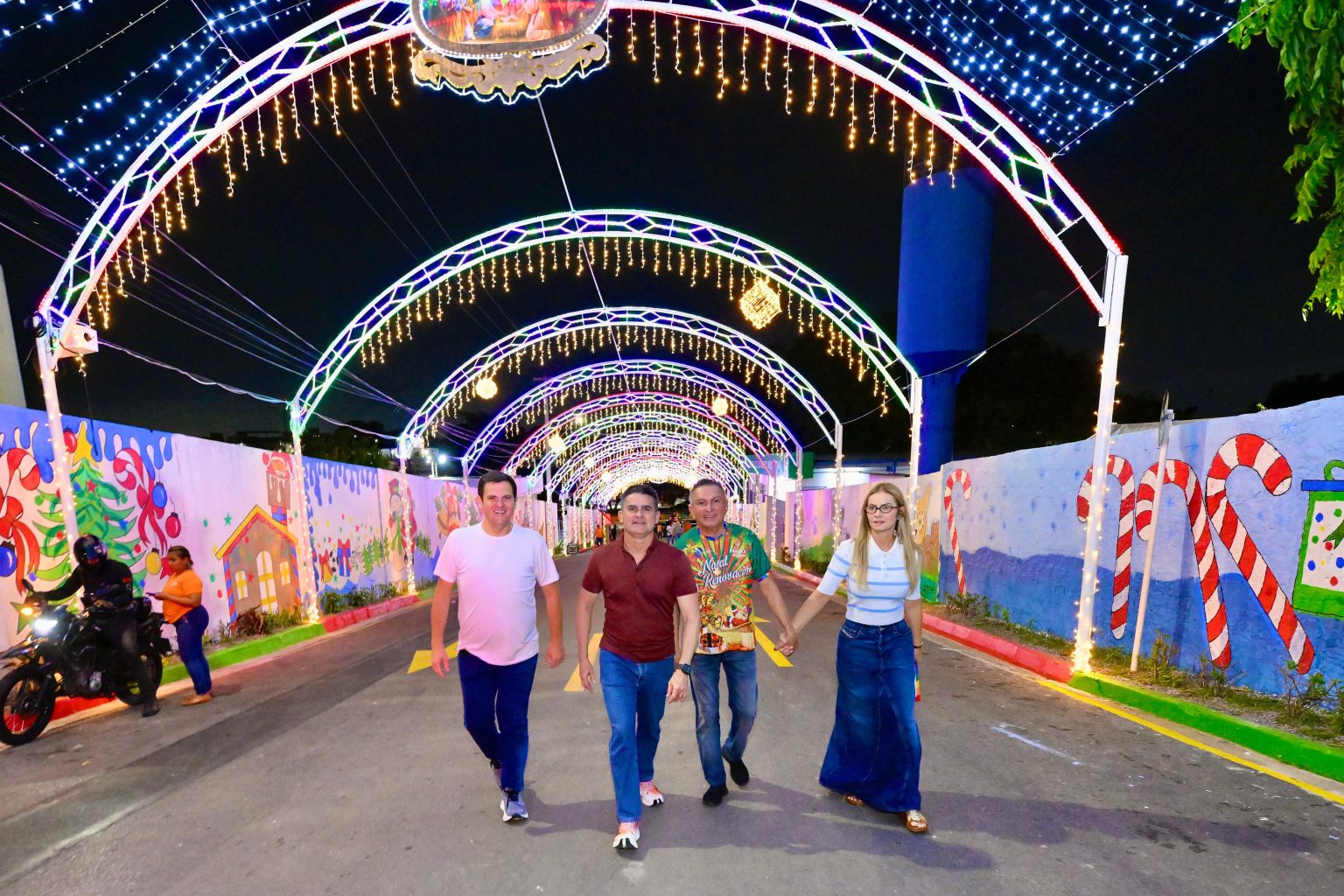 Prefeito David Almeida inaugura corredor natalino da Semulsp