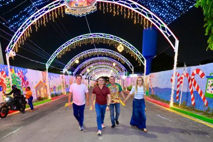 Prefeito David Almeida inaugura corredor natalino da Semulsp