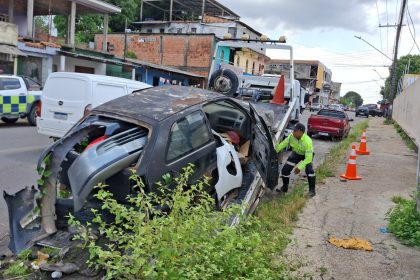 Operação ‘Sucata’ remove veículos abandonados na zona Norte
