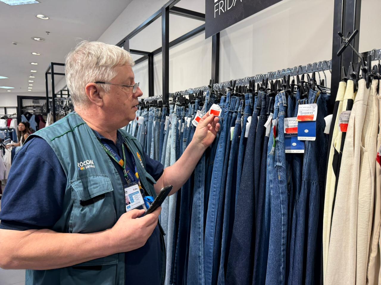 Procon realiza operação de fiscalização durante a Black Friday