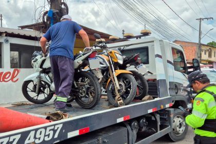 Fiscalização de trânsito da Prefeitura de Manaus resulta na remoção de 13 motocicletas na zona Norte