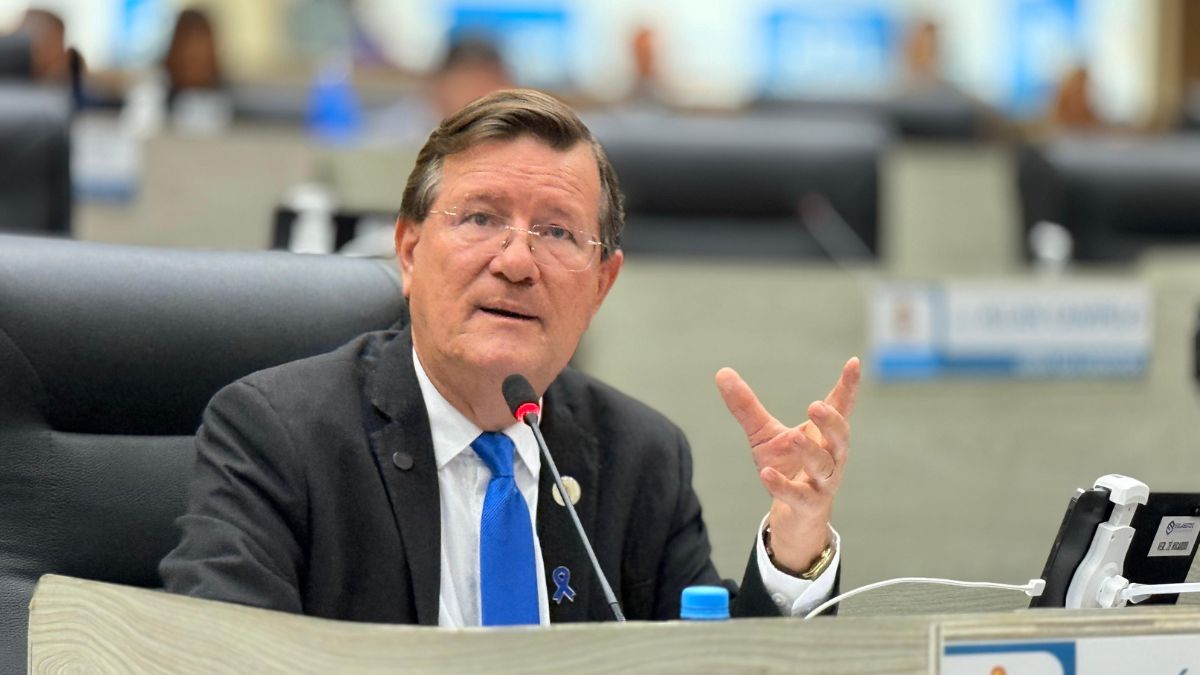 Zé Ricardo expõe suspeitas sobre roda-gigante instalada na Ponta Negra e cobra transparência da prefeitura