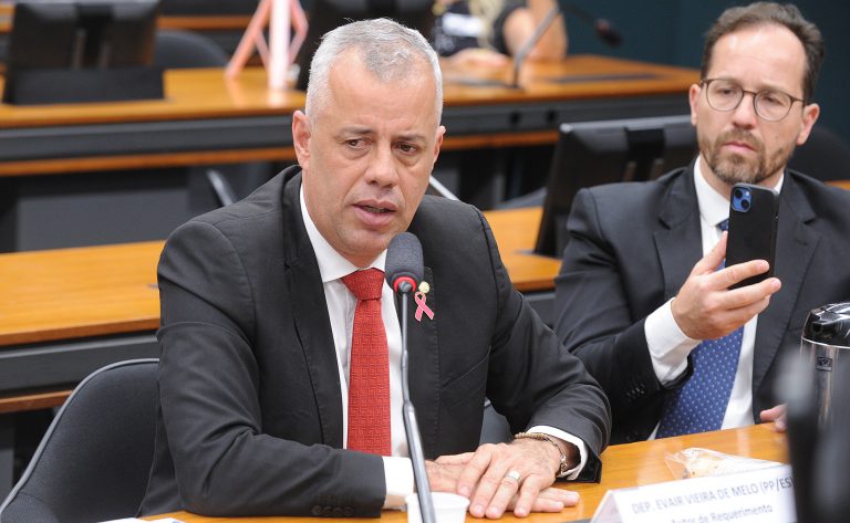 Comissão aprova suspensão de financiamentos rurais em Roraima devido à seca e a incêndios