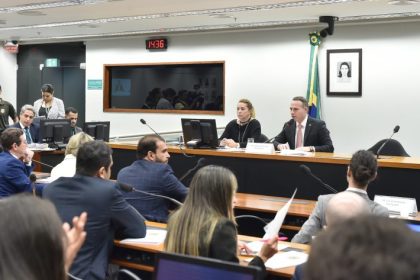 Conselho de Ética adia análise de novos processos contra deputados