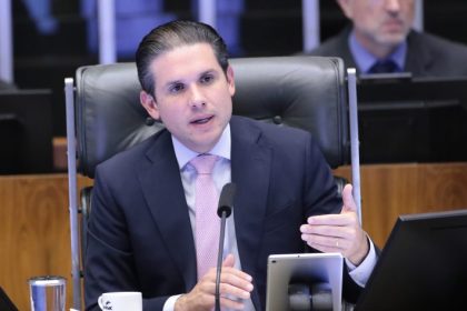 Presidente da Câmara celebra aprovação de isenção do Imposto de Renda no Senado