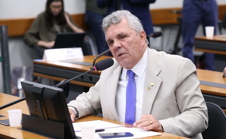 Comissão aprova projeto que obriga operadoras a fornecer dados sobre celulares roubados