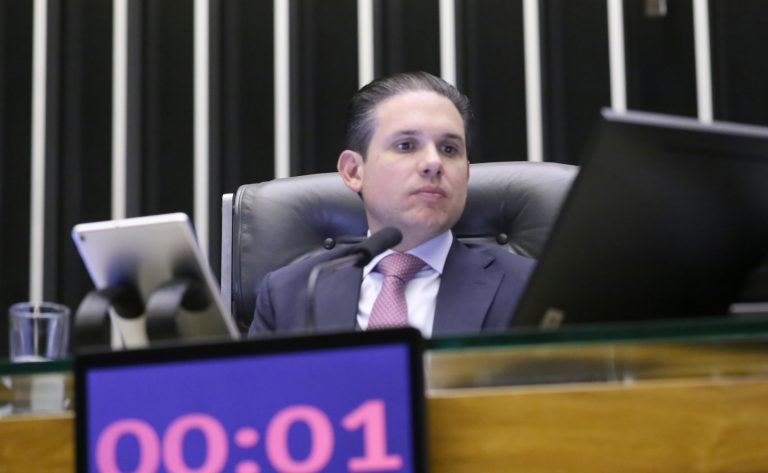 Motta diz que aumento da licença-paternidade é uma conquista de pais, mães e crianças