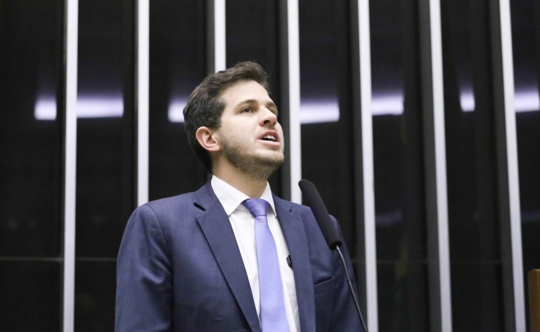 Câmara aprova projeto que aumenta gradualmente para 20 dias a licença-paternidade; acompanhe