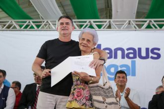 David Almeida entrega 400 registros de imóveis no Santa Luzia
