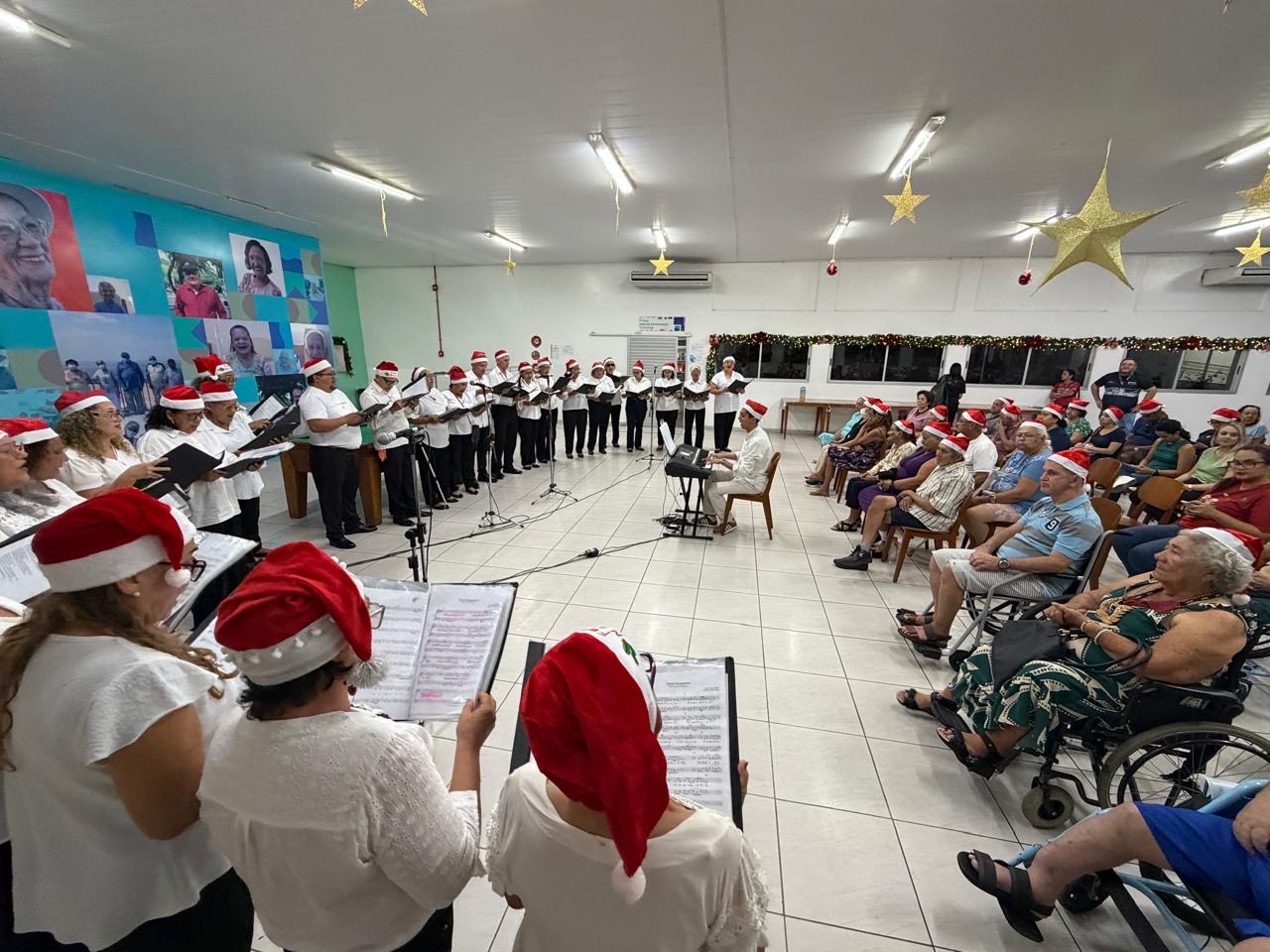 Idosos da Fundação Dr. Thomas têm noite de apresentação especial de Natal