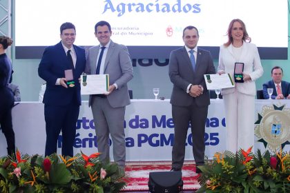 Vice-prefeito entrega Medalha do Mérito da PGM 2025