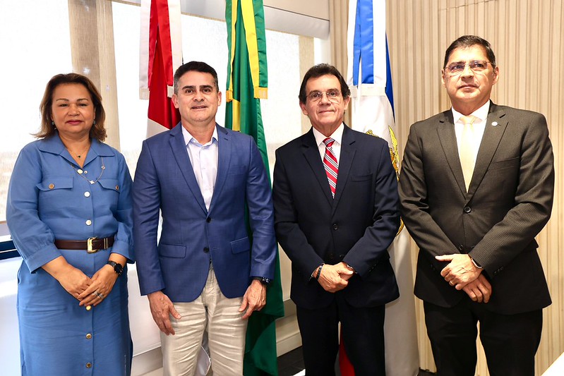 Prefeito realiza visita institucional ao presidente em exercício do TJ-AM