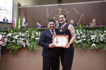 Produtora rural Arleane Figueiredo recebe Medalha da Ordem do Mérito Legislativo indicada pelo deputado Sinésio Campos