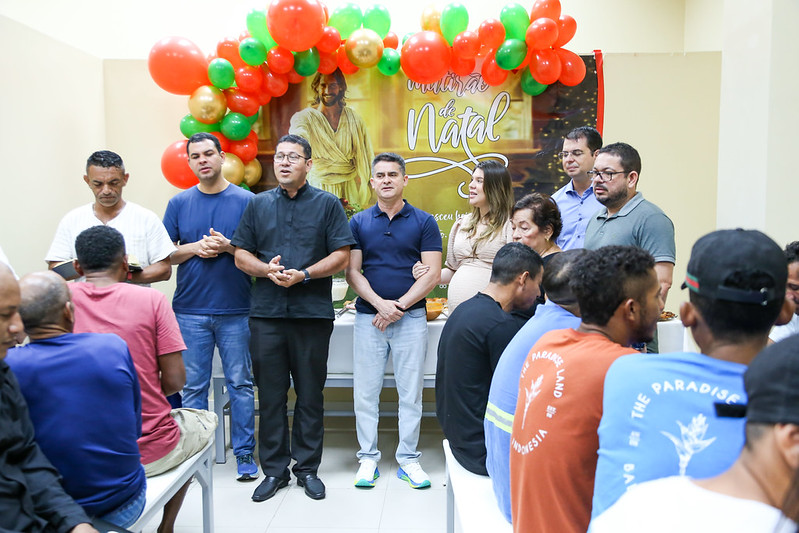 Prefeito participa de celebração de Natal no Centro Pop