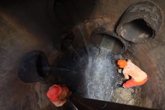 Prefeitura atua em galeria subterrânea e reforça drenagem profunda