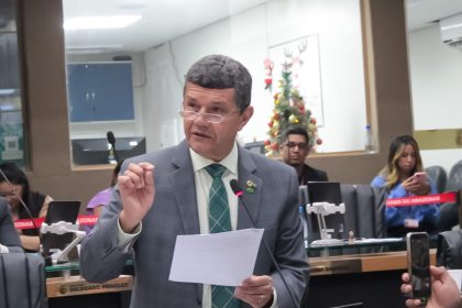 ‘O desafio que 2026 nos impõe é o de manter a atividade legislativa, sem nos deixarmos engolir pela campanha’, enfatizou o  deputado Dan Câmara durante Sessão na Aleam 