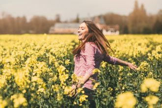 O Cuidado que Transborda: a Metáfora do Cálice Cheio no Salmo 23