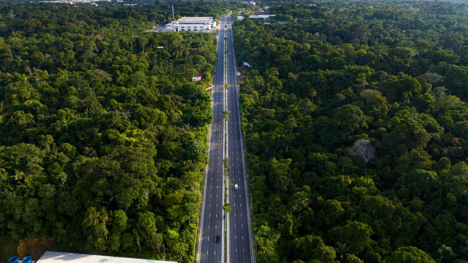 Prefeitura de Manaus amplia avenida do Turismo