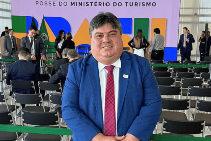 Presidente David Reis participa da posse do novo ministro do Turismo em Brasília