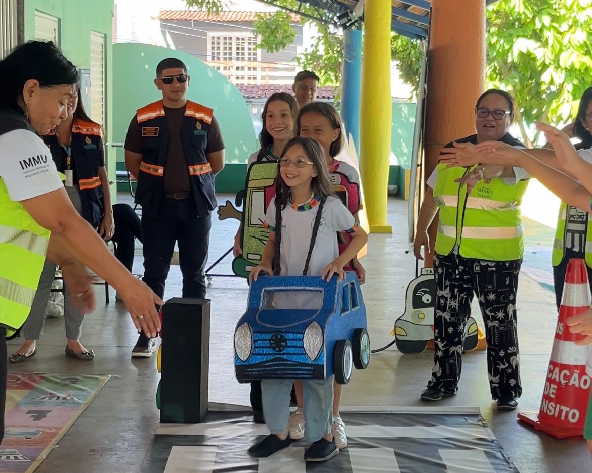 Prefeitura de Manaus promove ação lúdica de educação de trânsito no parque Cidade da Criança