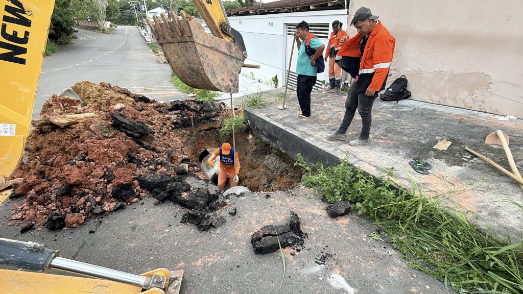 Prefeitura realiza implantação de tubos de sistema de drenagem