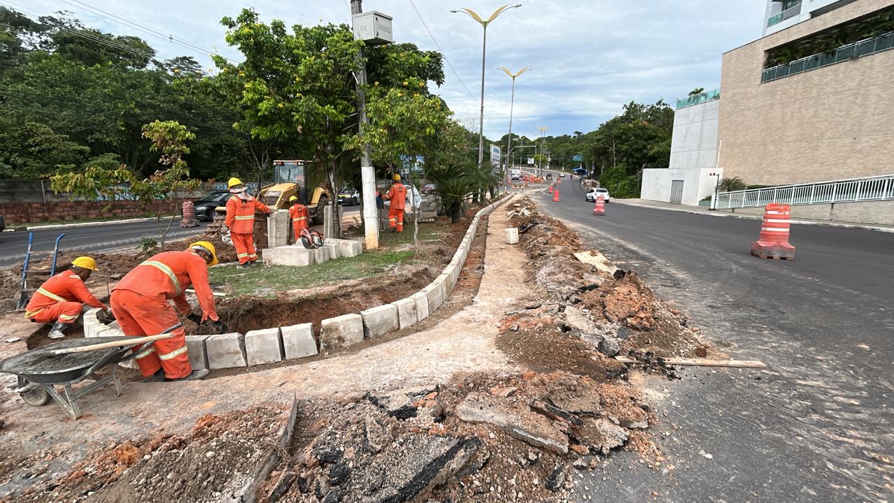 Etapa final das obras de alargamento da ponte na avenida do Turismo