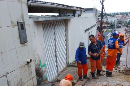 Manutenção em galeria subterrânea no bairro São Francisco