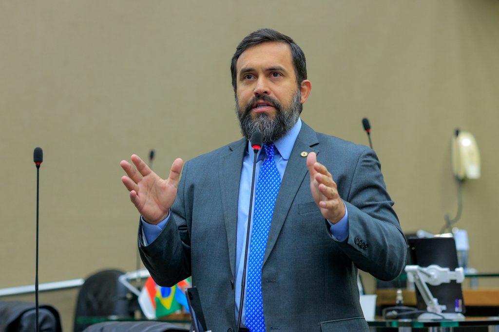 PL do Dr. George Lins reforça sinalização de rodovias estaduais com informações sobre hospitais mais próximos