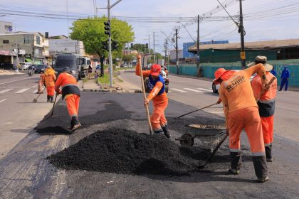 Prefeitura de Manaus intensifica obras na intervenção viária do bairro Armando Mendes, na zona Leste