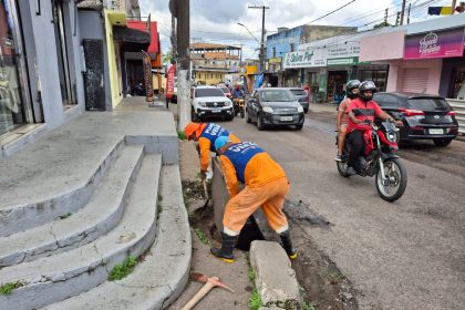 Prefeitura de Manaus intensifica serviços de limpeza de drenagem