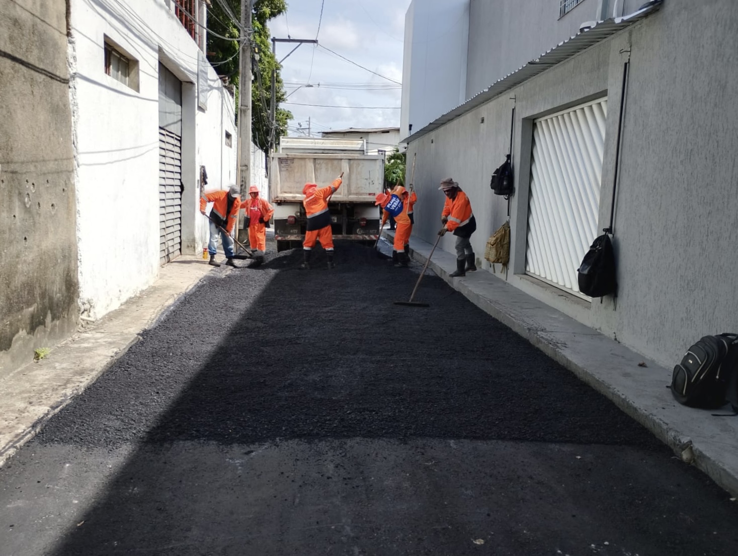 Prefeitura de Manaus realiza recapeamento no bairro Parque 10