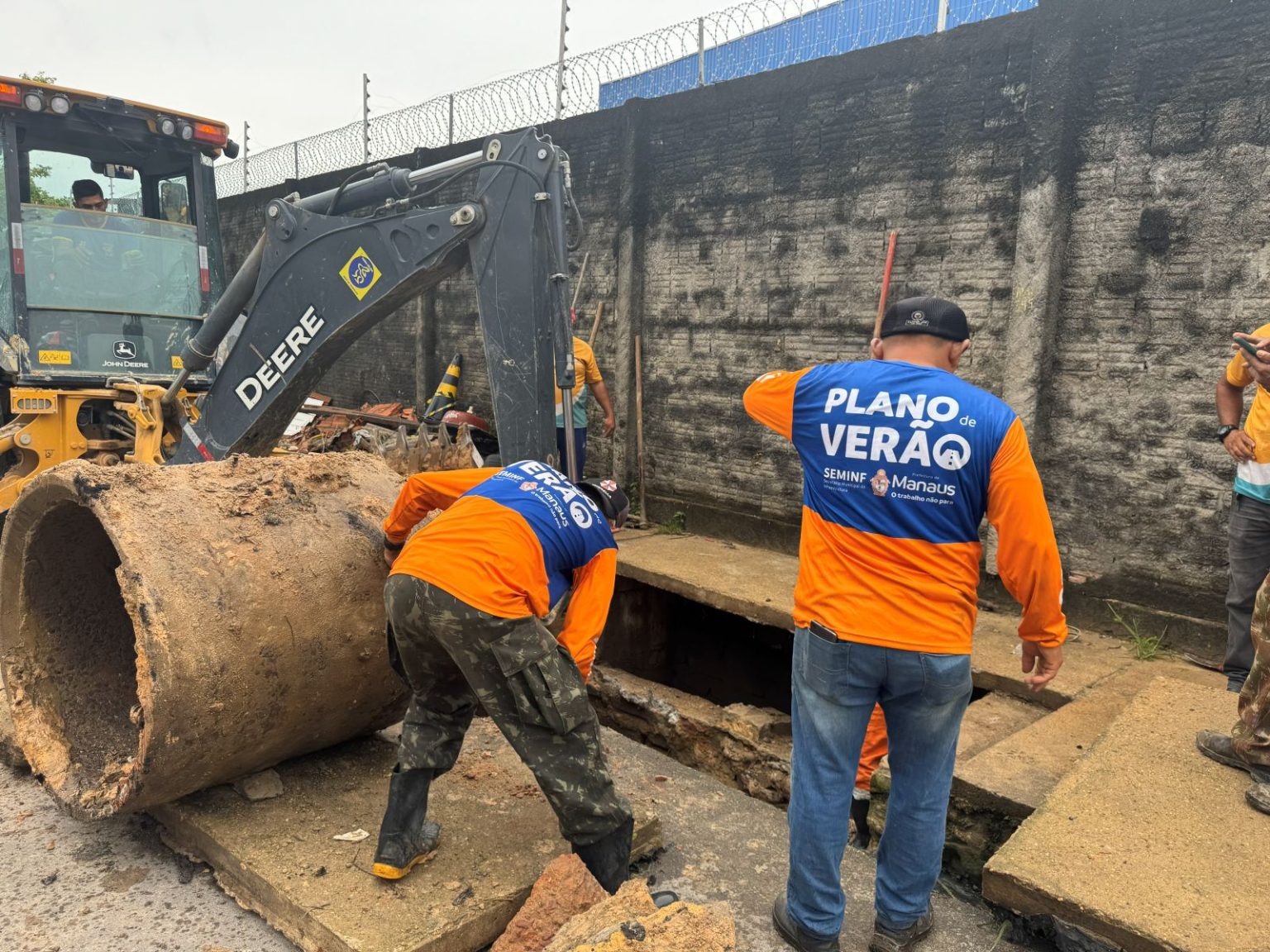 Prefeitura recupera rede de drenagem no bairro Santa Etelvina