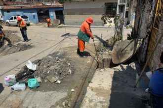 Prefeitura realiza limpeza e desobstrução em caixas coletoras