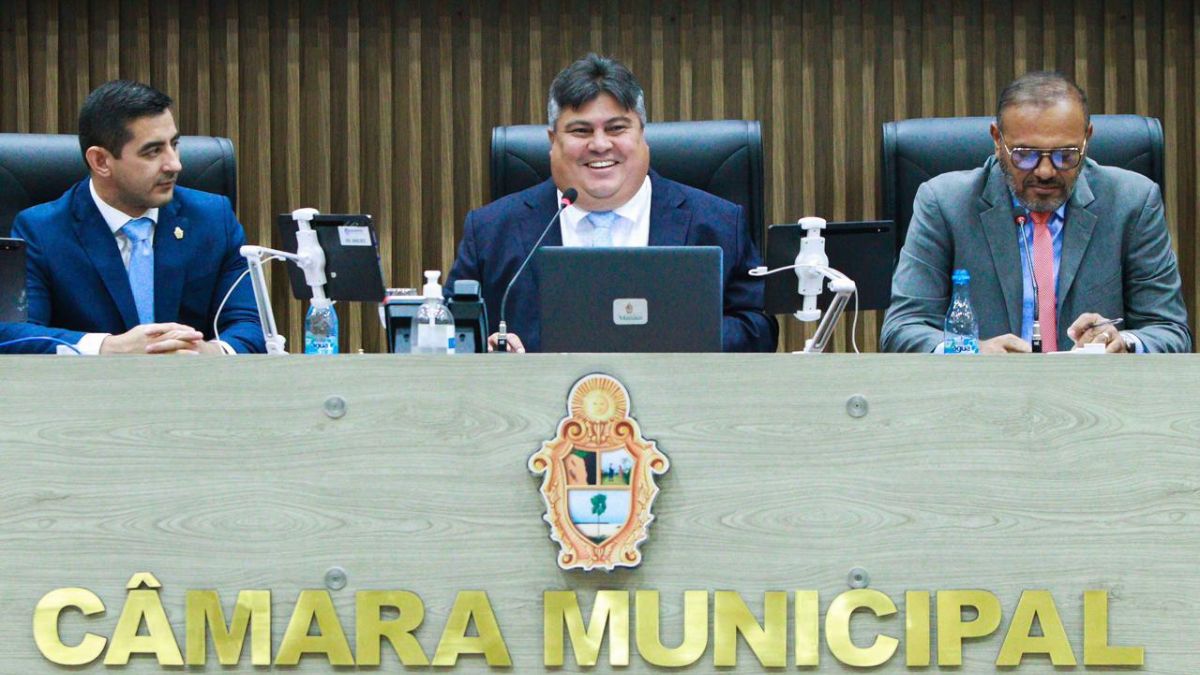 Presidente David Reis anuncia data de pagamento da segunda parcela do 13º e do abono natalino aos servidores da CMM