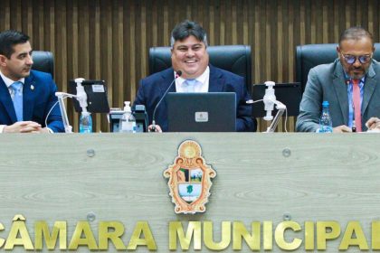 Presidente David Reis anuncia data de pagamento da segunda parcela do 13º e do abono natalino aos servidores da CMM