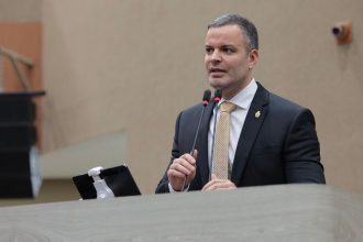 Vereador Rodrigo Sá participa de reunião sobre novos investimentos para fortalecer a saúde no interior do AM