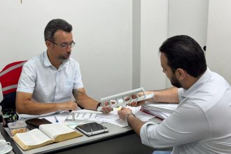 Prefeitura discute projeto-piloto para organizar fiação aérea e reduzir poluição visual na capital