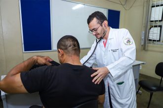 Prefeitura nomeia oito profissionais aprovados no concurso da Semsa