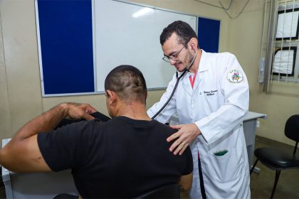 Prefeitura nomeia oito profissionais aprovados no concurso da Semsa