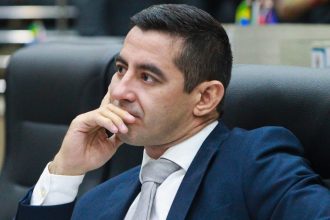 Saimon Bessa usa tribuna da Câmara para cobrar justiça no caso Benício