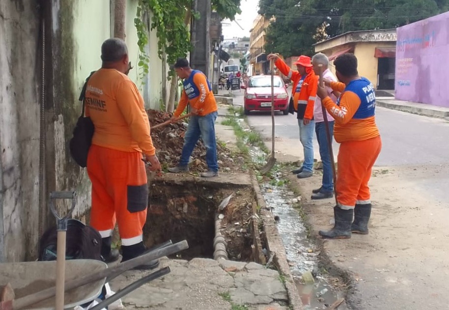 Recuperação completa da drenagem na rua Heitor Galeão