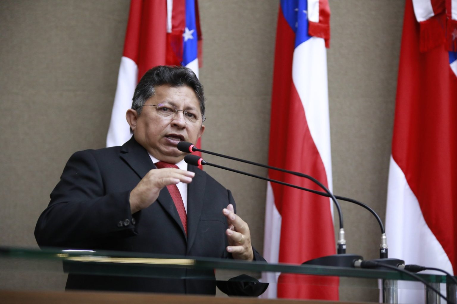 Sinésio Campos anuncia publicação de portaria que garante regularização fundiária para 3.500 famílias em Manaus