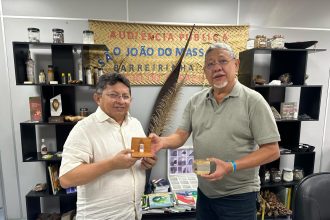 Sinésio Campos e Secretaria de Mineração discutem potencial do Amazonas para produção de fertilizantes