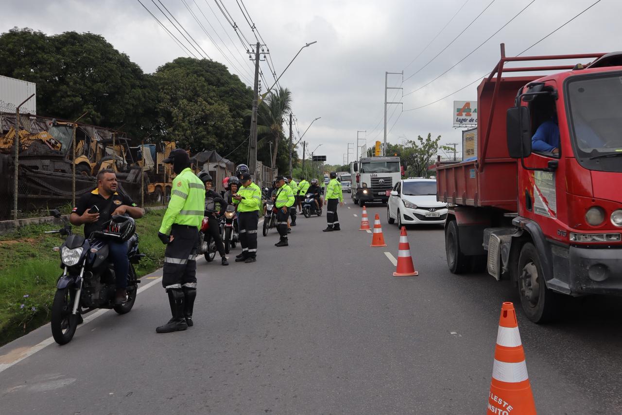 Operação ‘Trânsito Seguro’ resulta em 79 autuações e 28 remoções de veículos na Autaz Mirim