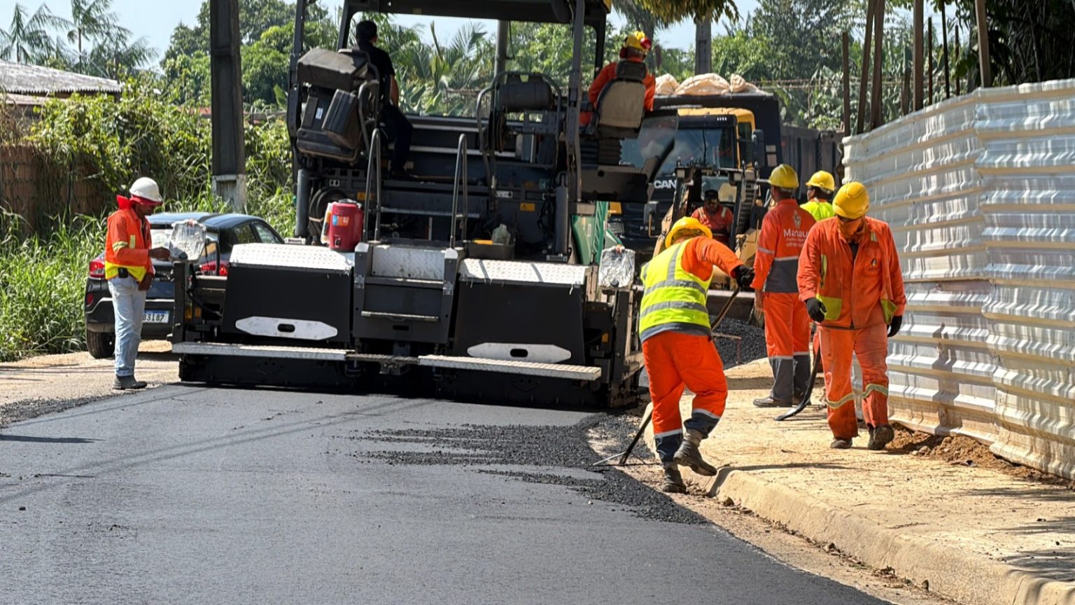 Obra de recapeamento melhora mobilidade em via do Parque das Tribos