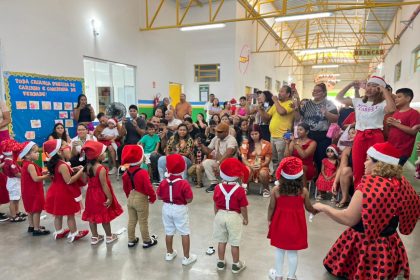 Crianças da creche municipal Judy Cristine celebram Natal com cantata