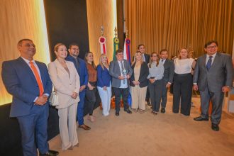 Presidente David Reis participa de solenidade do TCE-AM que oficializa entrega do Selo Prata à CMM