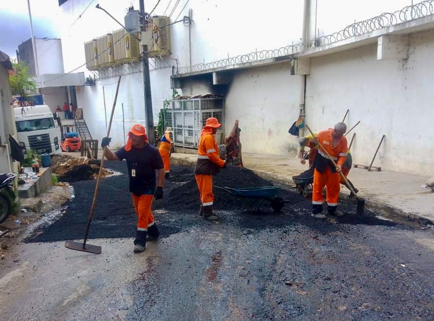 Prefeitura de Manaus realiza serviço de manutenção asfáltica e melhora mobilidade no bairro Jorge Teixeira